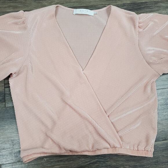 ASTR The Label Crop Plissé Top Blush Pink Size Small Textured Short Sleeve - Picture 4 of 9